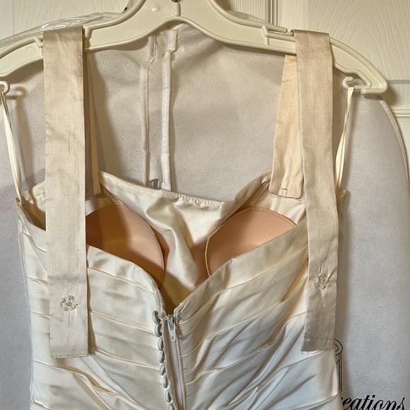 Silk Ivory Wedding Dress and accessories - Picture 9 of 16
